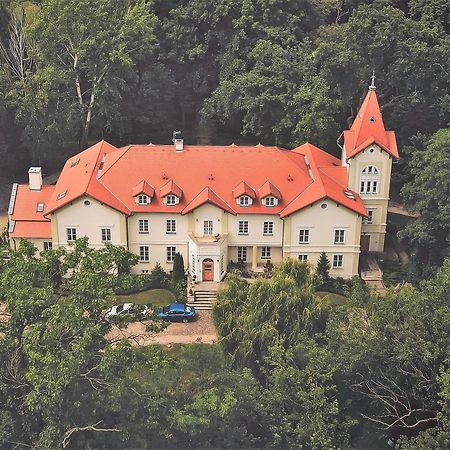 Palac Kobylin Екстер'єр фото
