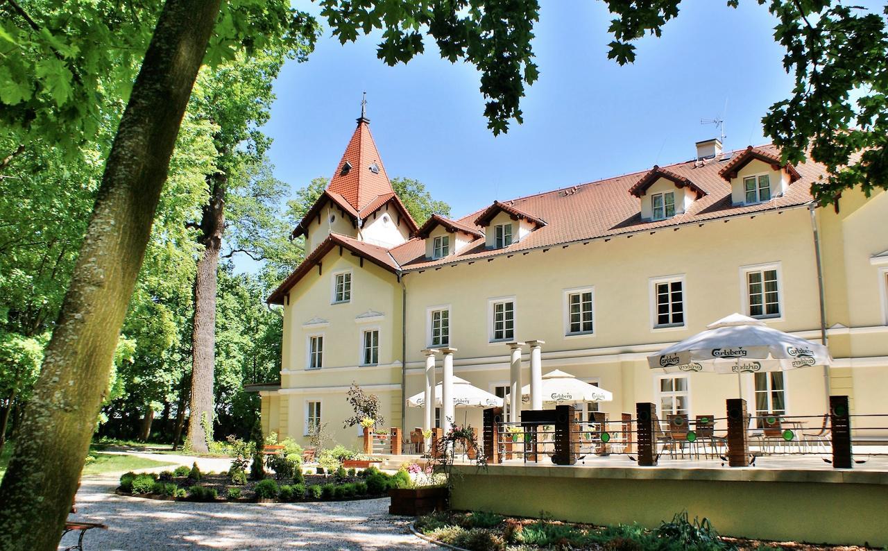 Palac Kobylin Екстер'єр фото