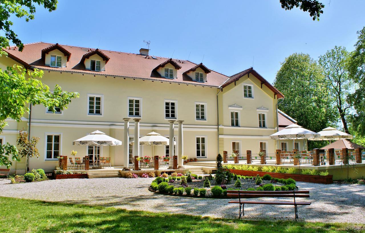 Palac Kobylin Екстер'єр фото